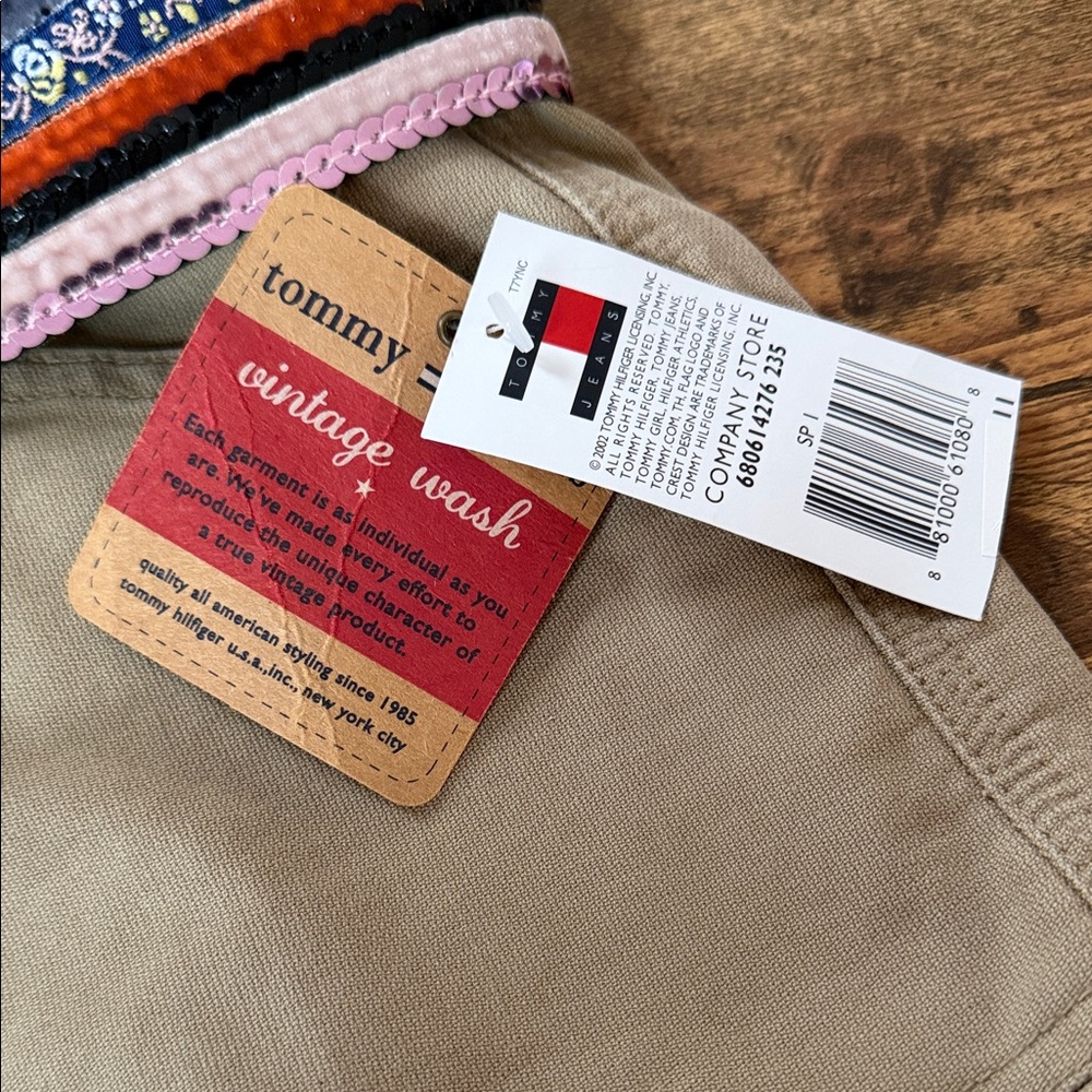 Tommy Hilfiger Women's Tan Cargo Shorts with Colorful Belt - Picture 2 of 10
